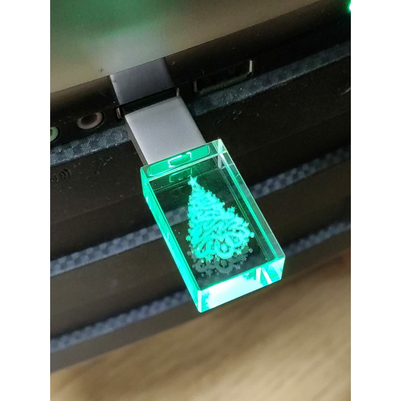 Флешка Елочка стекло с гравировкой и подсветкой 16GB